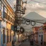 fils electriques sur u poteau a Ciudad de Guatemala